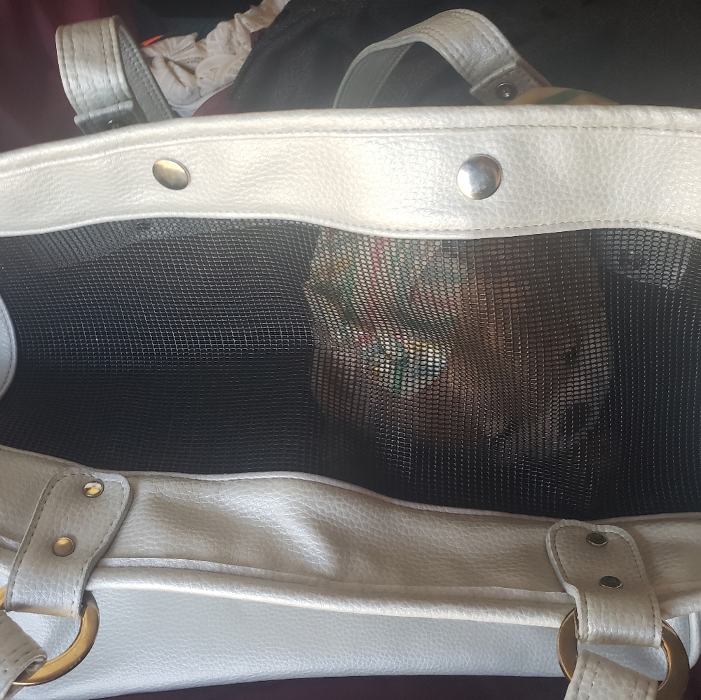 **SOLD** Petote Metro Classic pet carrier **Hostess pick!!** - Picture 5 of 12
